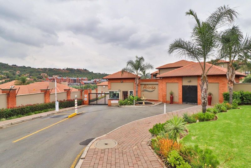 2 Bedroom Townhouse to Sale in Glenvista, Johannesburg