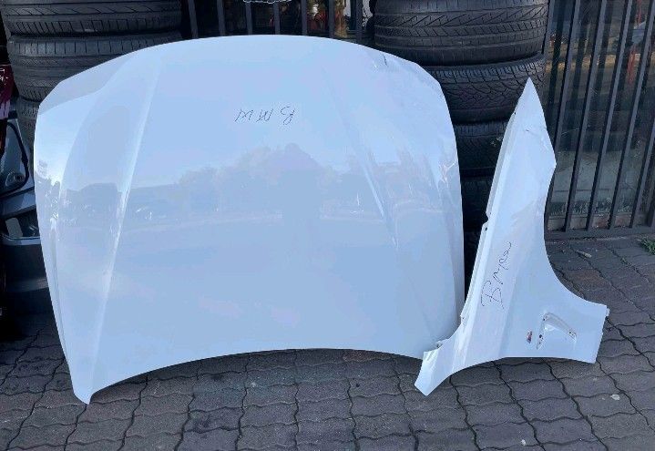 Bmw F30 bonnet and m4 fender right side call 0720930906 in a good condition, call or whatsapp