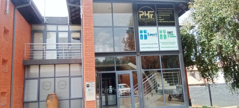 286sqm Office TO LET in Ruimsig Roodepoort