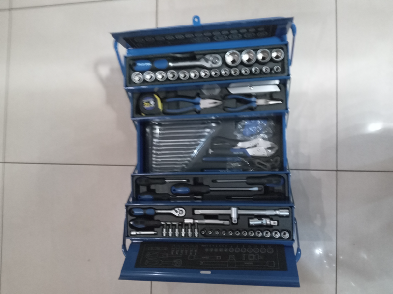 Toolbox brand new for R1500