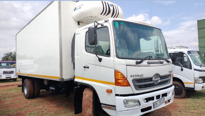 Hino500 1626 closed body in excellent condition for sale at an affordable amount