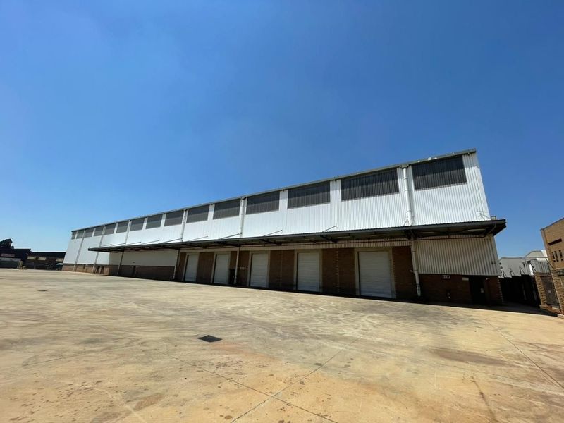 6,100sqm A-grade Warehouse To Let in Jet Park with Racking