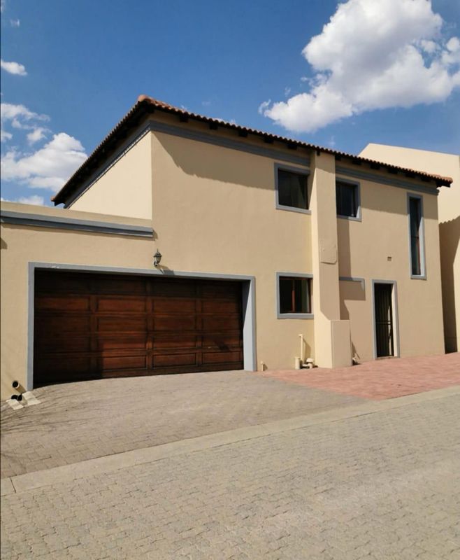 3 Bedroom Townhouse To Let in Secunda