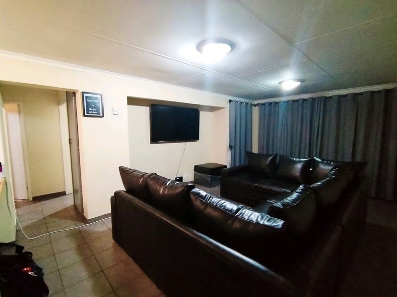 Two Bedroom Apartment in Sunninghill
