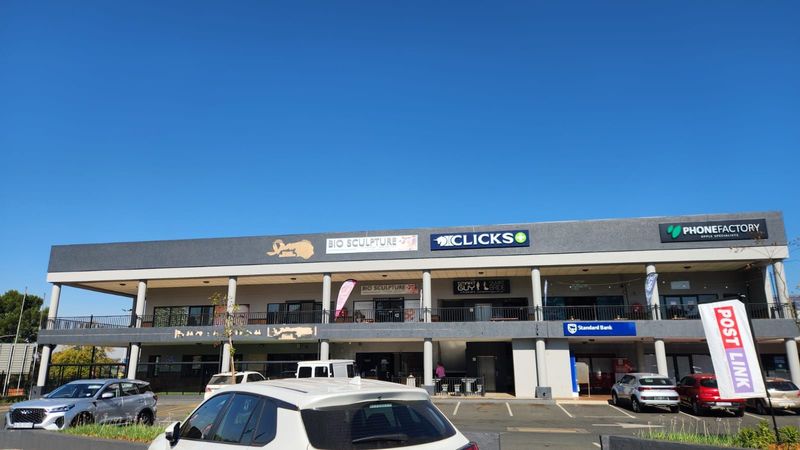 JEAN VILLAGE SHOPPING CENTRE| CONER OF JEAN AVENUE AND GERHARD STREET| DIE HOEWES