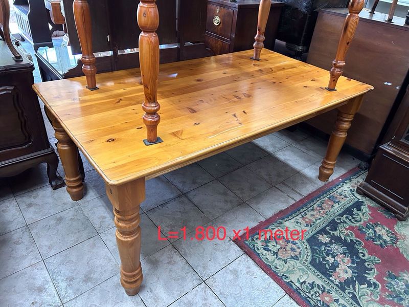 8 seater Oregon pine dining table