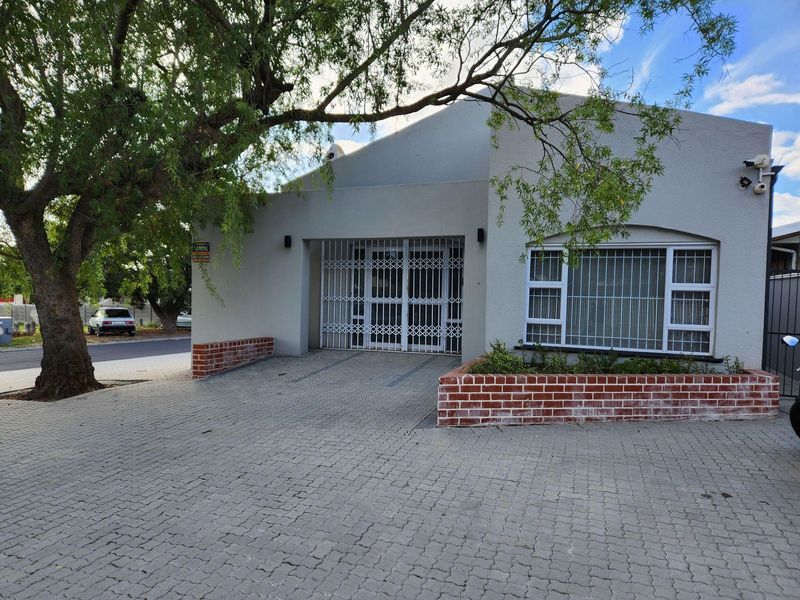 150m2 Office to rent in Brackenfell