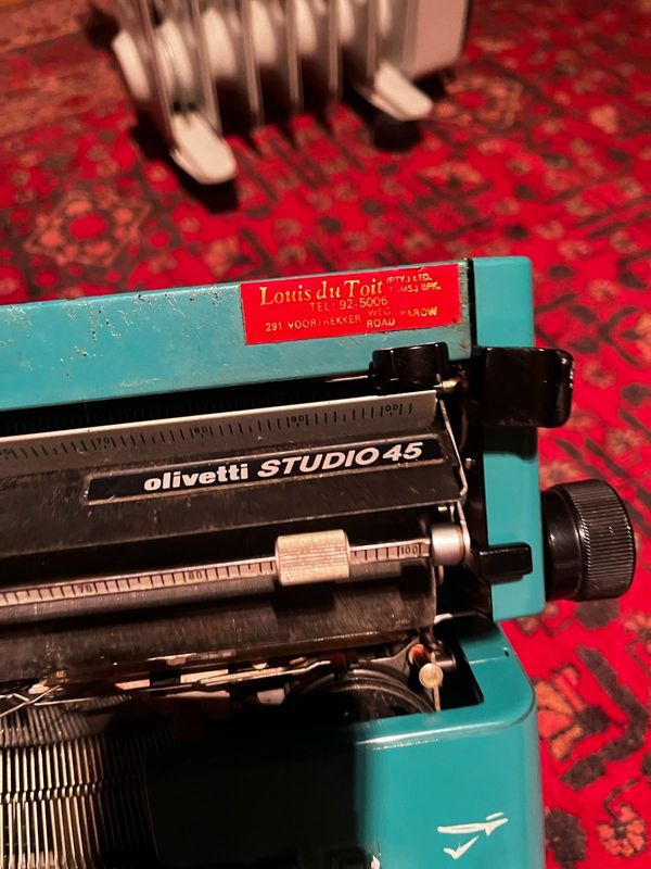 Olivetti STUDIO 45 typewriter