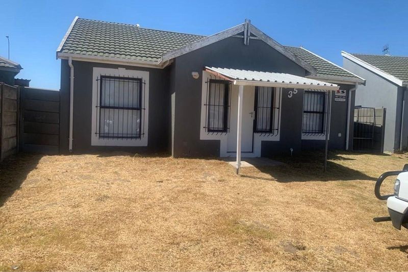 3 Bedroom Home For Sale in Summer Greens