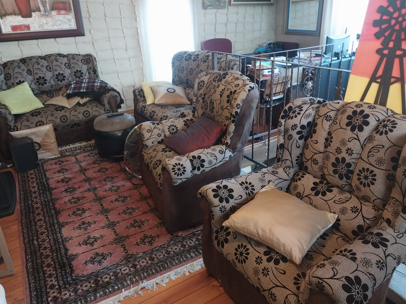 Living room set 2 x2 seater Couch and 2x Chairs