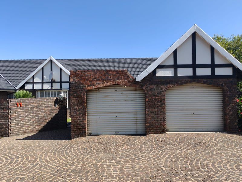 Immaculate Family Home in Harrier Mews, Brackenhurst