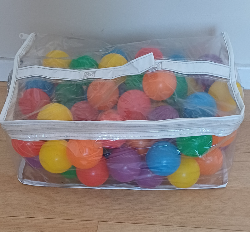 Bag of 70 plastic balls
