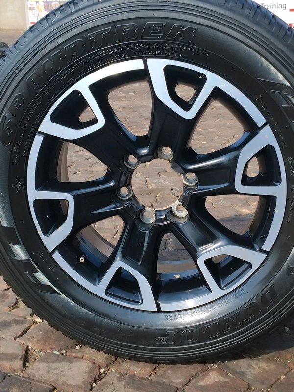 18&#34; Toyota legend 50 rim and a Tyre  still in good condition