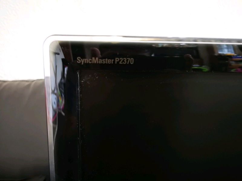 P2370 Samsung 23 inch monitor