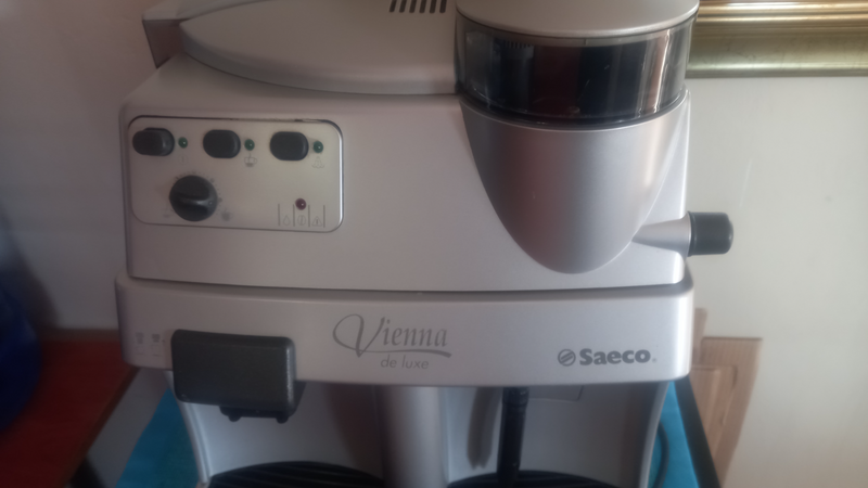Vienna de Luxe brewing espresso machine