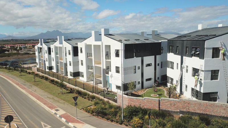 3 Bedrooms 2 bathrooms R 16 000 Brand new development in Groot Phesantekraal estate