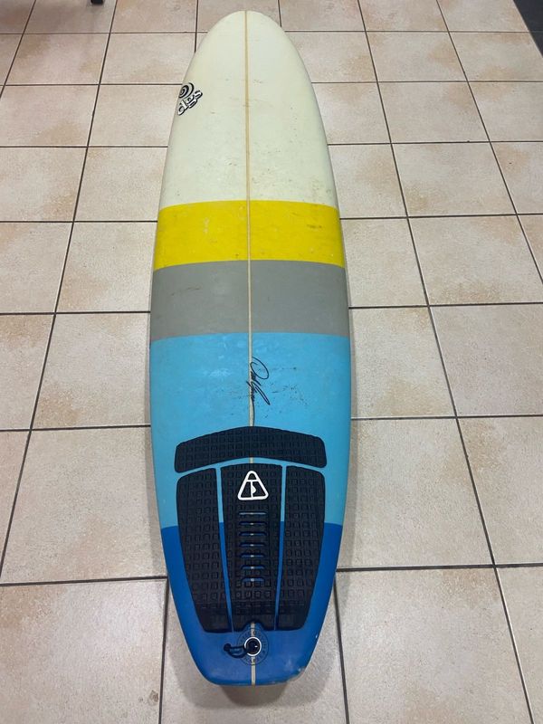 DGS 7.8 minimal surfboard in excellent condition
