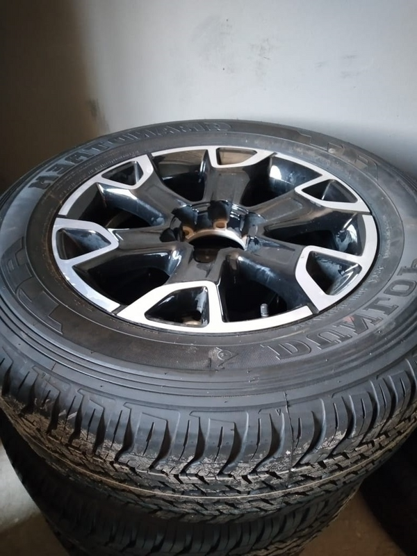 18inch Toyota Legend 50 RS original mag with brand new 265/60/18 Dunlop  A/T to use for spare R4750.