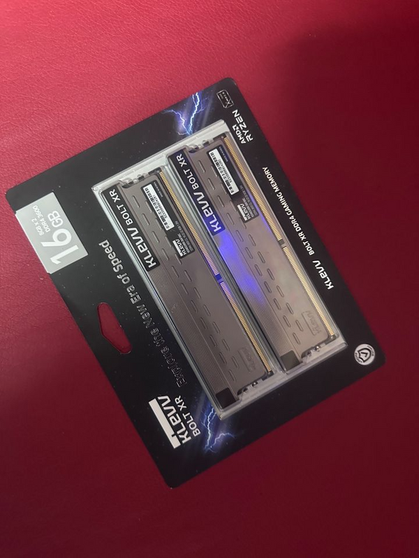 KLEVV BOLT XR 8GB 3600MHz DDR4 Gaming OC / Highest Quality and Reliability / XMP 2.0 Overclocking