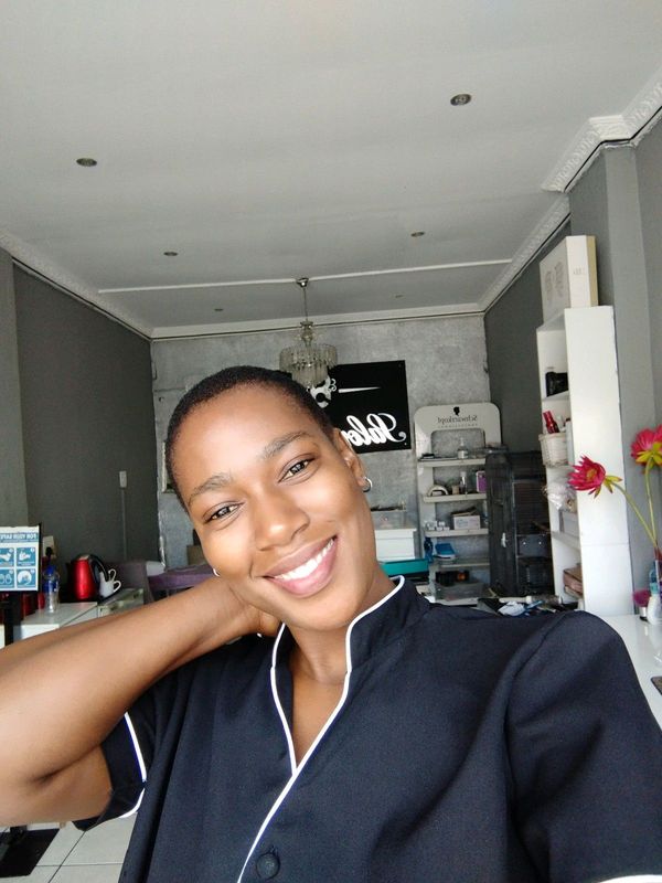 Hello beautiful People my name is Nomvula Mnguni I&#39;m looking for a job as a massage therapisti.