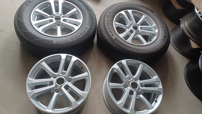 17inch Isuzu latest original mags set R7500 rims only.