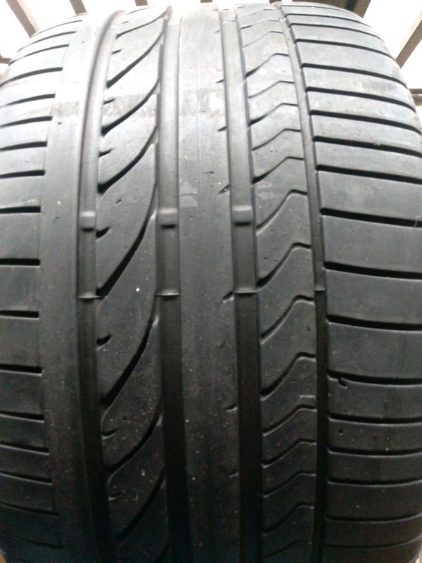 1x 275/40/20 run flat Bridgestone tyre 89%thread excellent condition