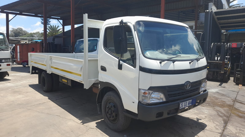 Toyota dyna dropside in an Excellent condition for sale at an affordable amount