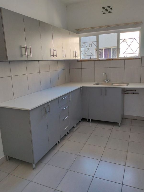 Bellville Huge 2 bedroom Apartment Available Immediately