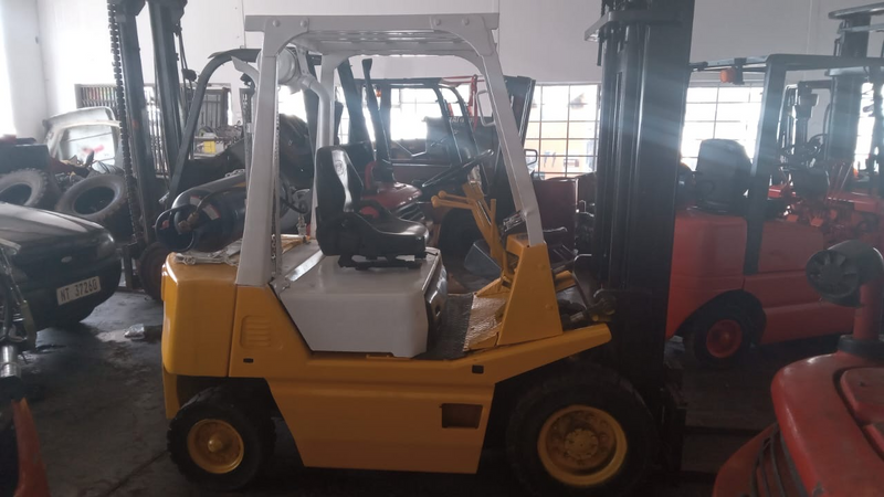 TCM FG25, 2,5 ton LPG forklift