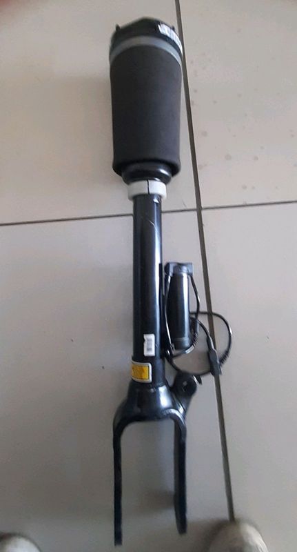 Mercedes benz ML w164 airmatic shocks brandnew condition