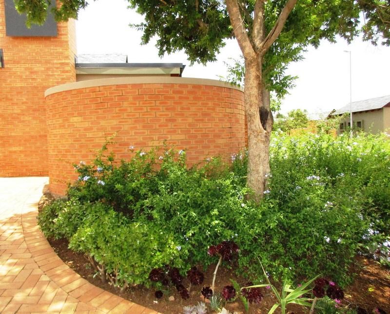 2 BEDROOM DOUBLE GARAGE TOWNHOUSE FOR SALE IN RETIRE AT MIDSTREAM