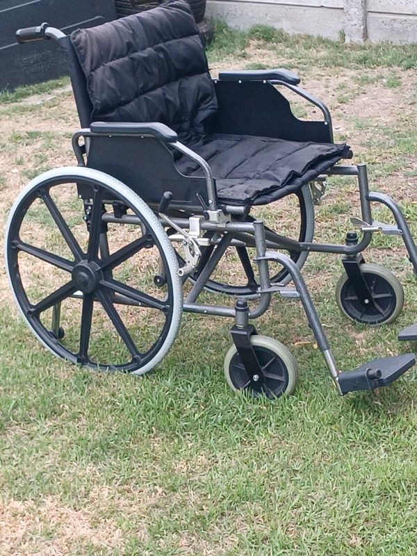 Wheelchair with double axle
