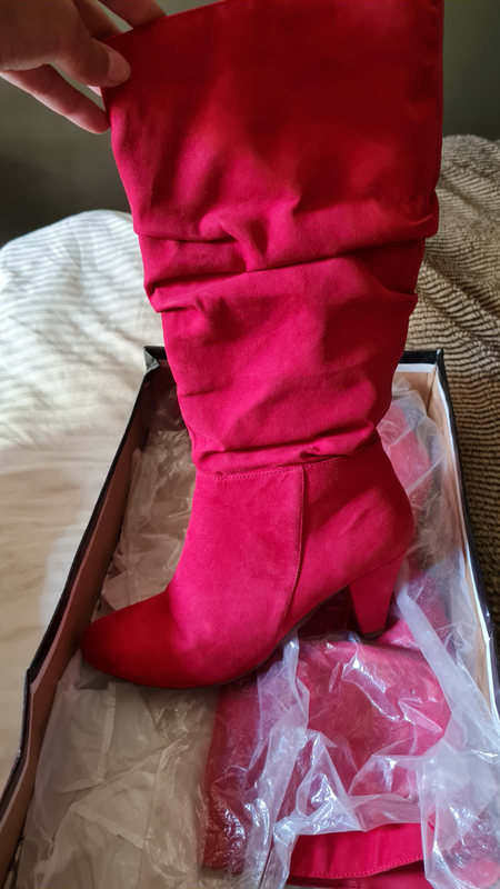Pre-loved boots red size 6