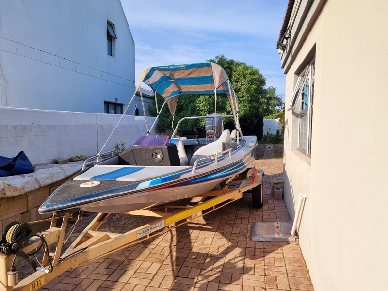 Family Speedboat - 17ft speedboat