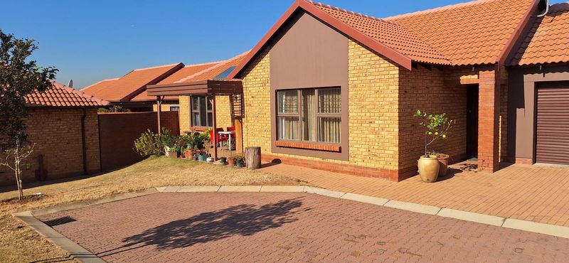 FOR SALE BEAUTIFUL 3 BEDROOM HOUSE IN WILGERS RETIREMENT VILLAGE