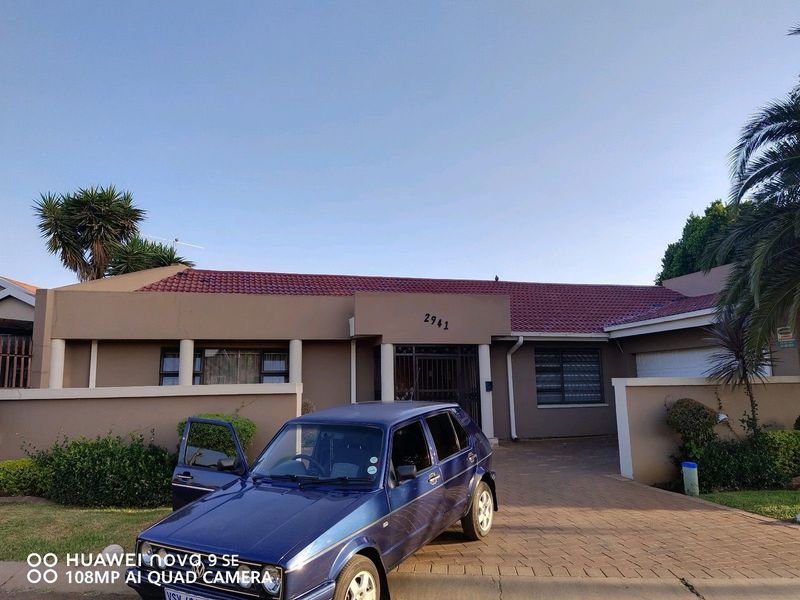 House for sale in Lenasia South