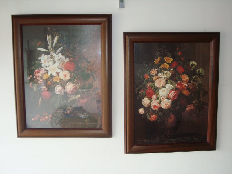 2 x FRAMED FLORAL WALL PICTURES WITH GLASS