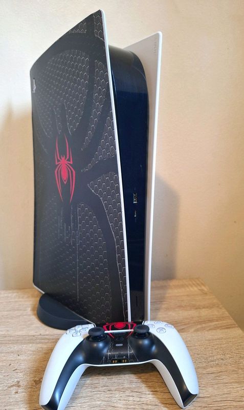 Playstation 5 Digital Edition | 825GB | Plus Spiderman Decal