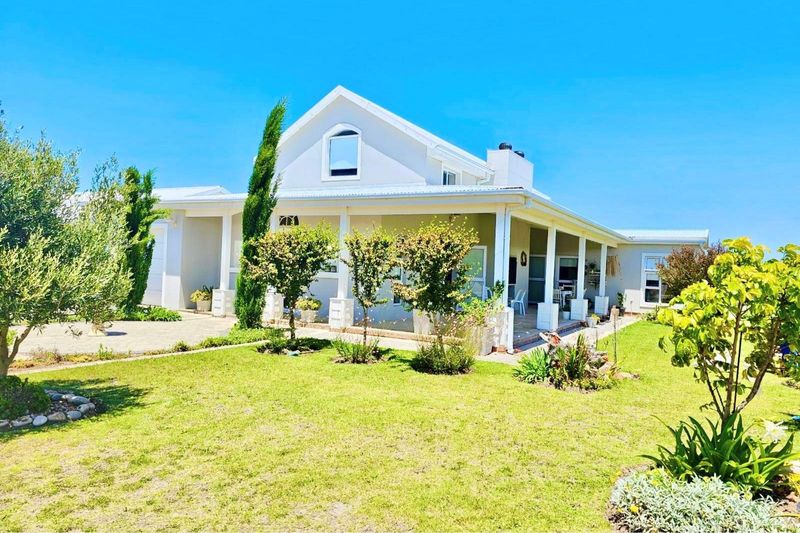Exceptional Residence at the Heart of the Secure Lifestyle Estate in Jeffreys Bay