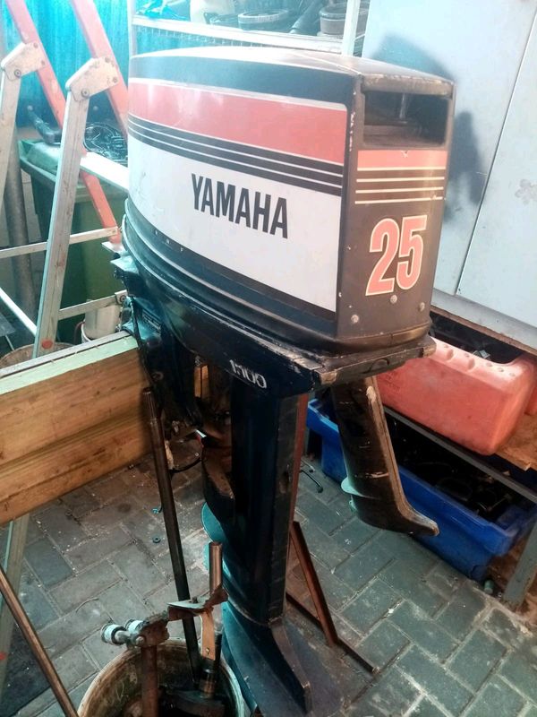 25Hp Yamaha outboard motor