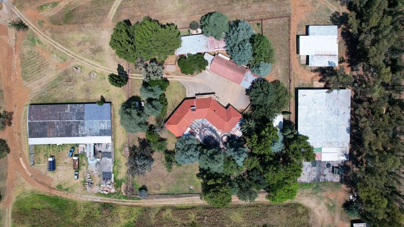 4 Bedroom farmhouse in Hartzenbergfontein For Sale