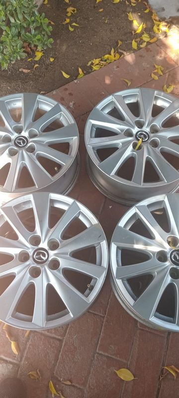 Set of Mazda CX 17inch mags 5/114pcd