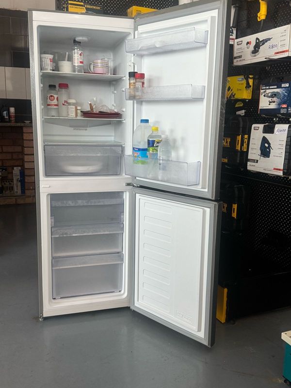 Defy silver fridge/freezer upright very good condition