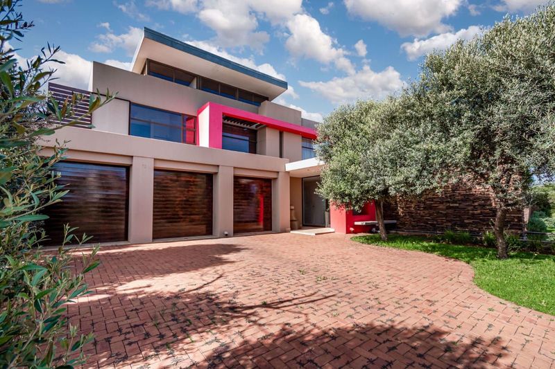 Contemporary Designed 4-bedroom family home in the heart of Serengeti Golf and Lifestyle Estate