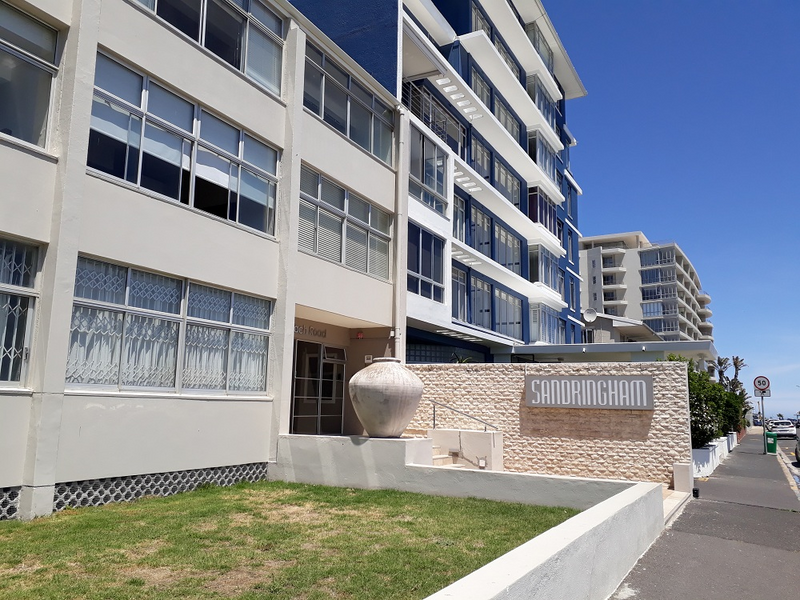 Mouille Point beachfront 1 bedr apartmnt avail NOW/8 May, Cape Town