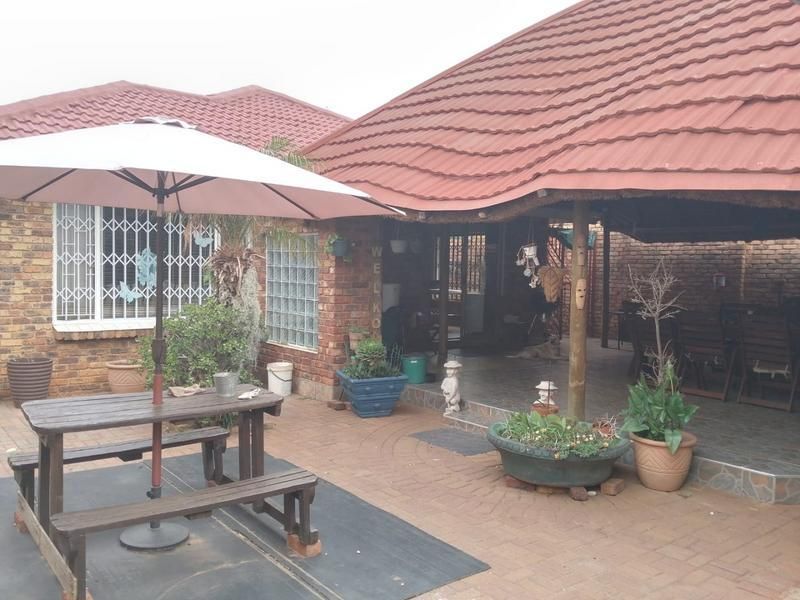 Townhouse for sale in Randfontein