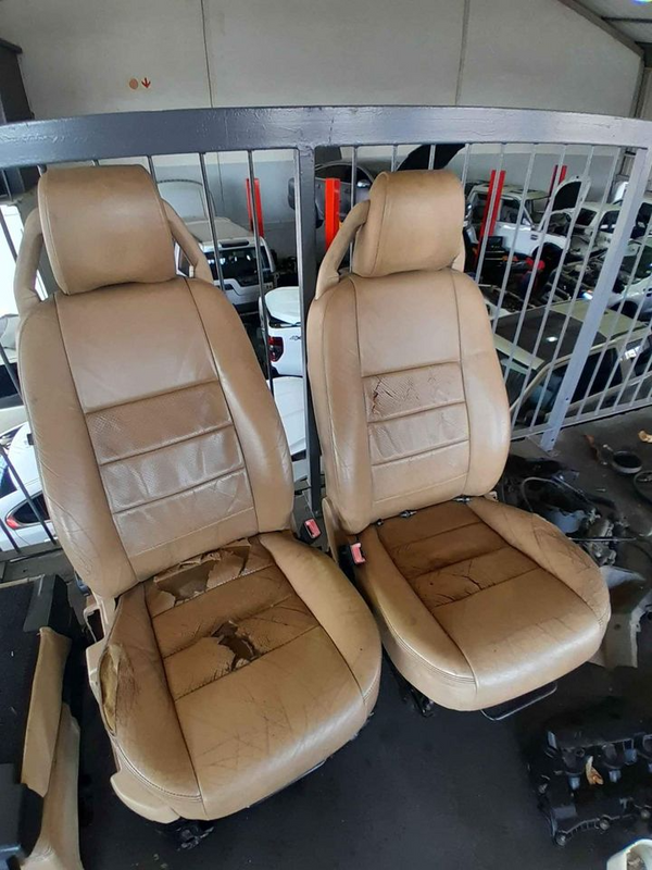 Land rover seats complete set