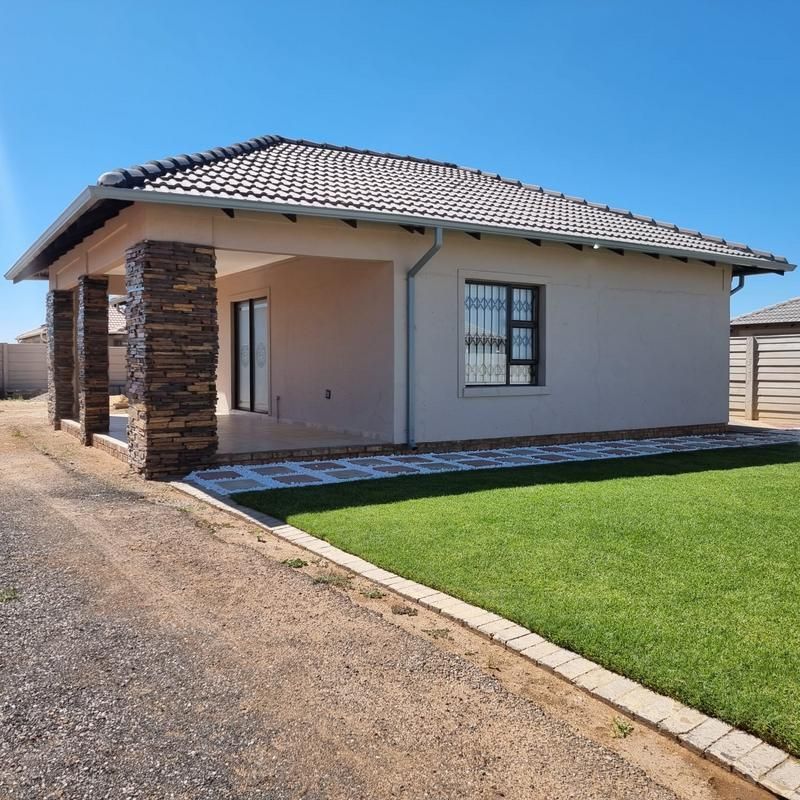 A SPACIOUS 3 BEDROOM HOUSE TO LET AT AZAADVILE GARDENS NEAR ROODEPORT