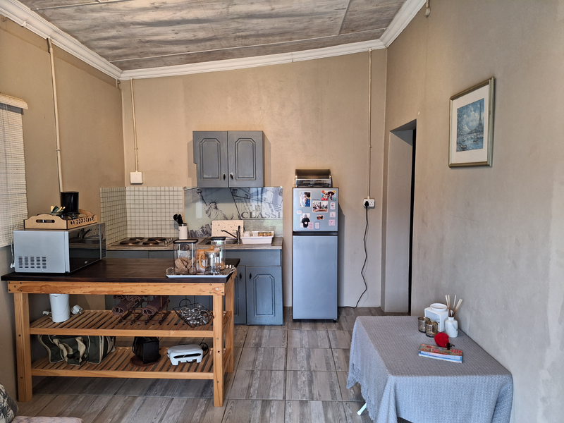 Accomodation offered granny flat Outbuilding in Lorraine PE