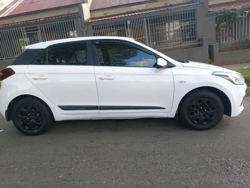 2020 HYUNDAI I20 MANUAL TRANSMISSION IN EXCELLENT CONDITION